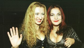 Iti mai aduci aminte de coditele fetelor de la Andre sau de parul verde al lui Miki de la K-pital? Coafurile stupide ale artistilor in anii '90: VIDEO