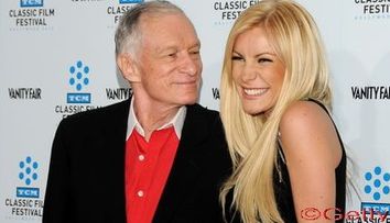 Hugh Hefner se insoara fara contract prenuptial cu iepurasul Crystal