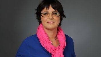 O noua afacere infloreste in Romania: aflarea viitorului prin deschiderea Evangheliei