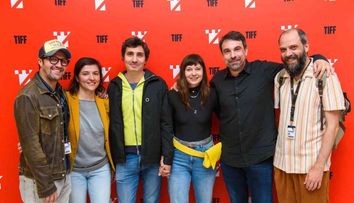 Cea mai așteptată comedie a anului, “Încă Două Lozuri”, intră în cinematografe în această toamnă