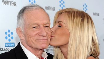 Hugh Hefner, patronul Playboy s-a casatorit pentru a treia oara. Cat de sexy e noua lui sotie GALERIE FOTO