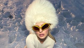Alexandra Stan a făcut senzație pe pârtie la Predeal cu ținuta ei excentrică: “Fă-mă, Doamne, zăpadă!”