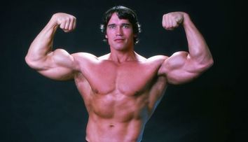 Arnold Schwarzenegger, abuzat în copilărie de tatăl său