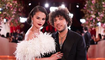 Cum arată Selena Gomez fără strop de machiaj! Soțul Benny Blanco a filmat-o în timp ce pregătea micul-dejun