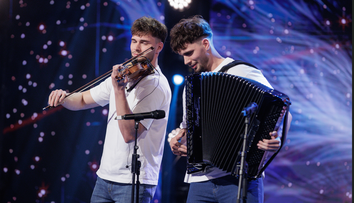 Românii au talent, 21 martie 2025. Emilion Twins au adus veselie și energie la dublu pe scenă. Reacția lui Andi Moisescu: ”Se simt pasiunea pentru muzică și anii de școală”