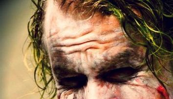 Trilogia lui Batman ia sfarsit fara niciun fel de referire la Jokerul lui Heath Ledger. 4 clipuri noi din <span style=