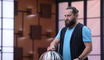 Cosmin Tudoran îi provoacă pe concurenți să gătească una dintre rețetele lui preferate la proba eliminatorie