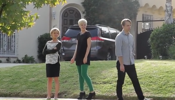 Cum ar fi daca ne-am purta in viata reala exact ca pe Facebook. Un clip de milioane de afisari