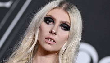 Taylor Momsen a fost mușcată de un păianjen veninos înainte de concert. Cum arăta piciorul ei după câteva ore