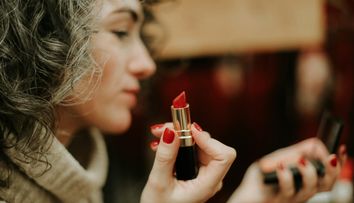 (P) Trucurile de beauty cu care economiseşti timp şi bani: descoperă-le mai jos