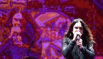 Ozzy Osbourne a ajuns de nerecunoscut. Starul american s-a schimbat radical din cauza bolii de care suferă
