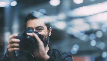 VIDEO Din avocat a ajuns fotograf
