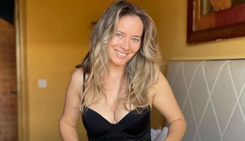 Laura Cosoi, moment rar de respiro în vacanța de la mare cu copiii