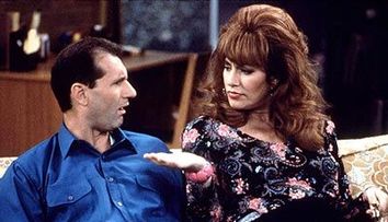 Este cea mai celebra casnica din lume. 

Peggy Bundy, complet transformata si de nerecunoscut, la varsta de 60 de ani