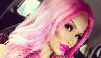 O adolescenta investeste 1 500 de Dolari lunar pentru a arata ca o papusa Barbie