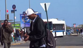 Un barbat a gasit un portofel si apoi a mers la cumparaturi. Ce s-a intamplat dupa este o adevarata lectie de viata
