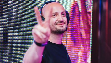 VIDEO Sasha Lopez ne învață o rețetă de clătite vegane