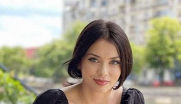 Anca Dumitra, surprinsă de fotografii din copilărie 