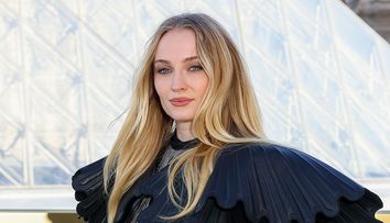 Filmările pentru producția de 100 milioane £ ”Lara Croft”, sistate! Sophie Turner s-a accidentat puternic, iar producătorii se gândesc să o înlocuiască