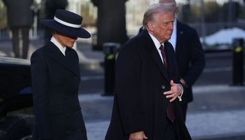 Melania Trump, într-o ținută sobră și elegantă în ziua învestirii lui Donald Trump la Casa Albă. Prima Doamnă nu a schițat niciun zâmbet