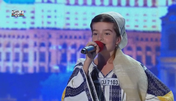 Are numai 9 ani, dar a reusit sa ridice imediat sala in picioare. Maria, ingerasul de la 