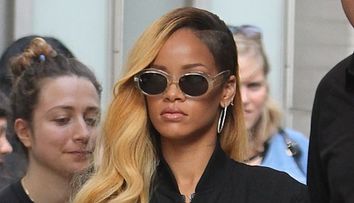 Rihanna, cu un accesoriu care starneste invidia pitipoancelor. Ce gusturi bizare are cantareata in materie de bijuterii