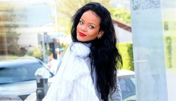 La limita dintre sexy si vulgar? Cum a fost surprinsa Rihanna pe strazile din New York