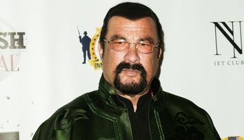 Steven Seagal și-a șocat fanii! S-a făcut de 160 de kg și e de nerecunoscut de când a părăsit Hollywood-ul pentru a trăi în Rusia. Cum arată actorul acum