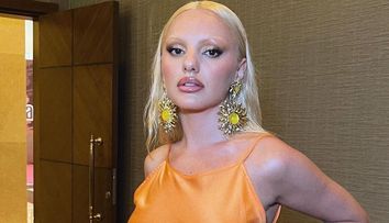 Alexandra Stan, ipostaze neașteptate în compania unor bărbați! Cum s-a filmat artista în vacanța din Beirut
