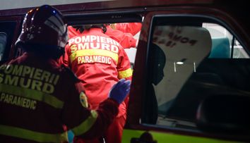 Un elev de 14 ani a ajuns la spital după ce a fost înjunghiat de către un coleg de clasă. Incidentul a avut loc într-o școală din Târgu Jiu