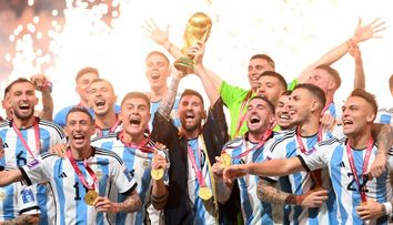 Fotbalul a trecut pe plan secund. O rață a devenit mai cunoscută decât multe vedete de la Mondial! Cu ce a apărut...îmbrăcată și cum a devenit mascota neoficială a Mondialului