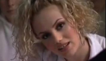 Iti mai aduci aminte de Selena din trupa Candy? Simpatica blonda si-a schimbat look-ul si stilul muzical. Vezi cum arata acum