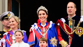 Legătura uimitoare a Familiei Regale cu două dintre cele mai mari staruri de la Hollywood. Sunt rude cu regina Elisabeta a II-a. Origini regale neașteptate