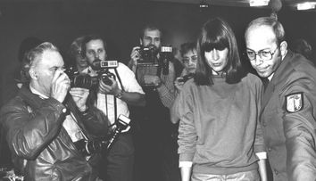 Când viața bate filmul! Povestea cutremurătoare a lui Marianne Bachmeier, mama îndurerată care l-a împușcat mortal pe criminalul fetiței sale chiar în sala de judecată