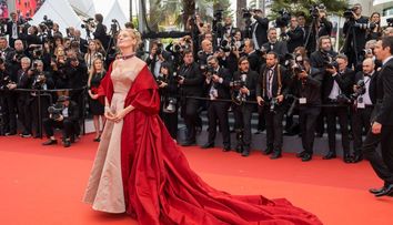 La Festivalul de la Cannes 2023, a venit îmbrăcată ca o regină. Cum arată însă Uma Thurman într-o zi obișnuită