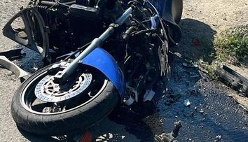 Accident soldat cu trei morți în Iași! Un politician AUR și iubita sa, aflați pe motocicletă, au spulberat un pieton și s-au izbit de un pod