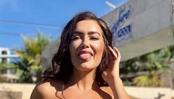 Cassandra Sienega, modelul cu cei mai mici bikini din lume, 