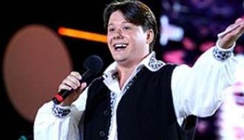 Paul Surugiu, alias Fuego, dă de înţeles că iubeşte din nou !