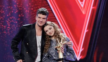 Alessia Pop este Vocea României 2025! „Am avut o onoare extraordinar de mare să mă aflu pe această scenă. Le mulțumesc tuturor”. Antrenorul ei, Tudor Chirilă, este la al 8-lea trofeu câștigat cu echipa sa