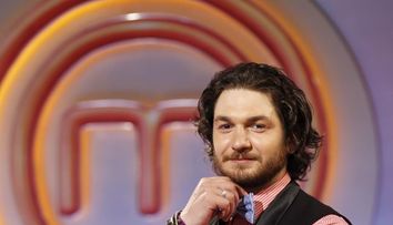 Chef Florin Dumitrescu face un adevarat ospat. Untura de porc cu sare si usturoi pe masa de Craciun pregatita de el