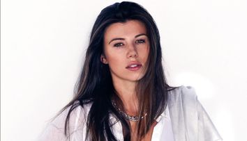 Românca celebră la Hollywood a divorțat de afaceristul francez cu 30 de ani mai mare decât ea. Mariajul lor a durat 10 ani și au un copil împreună. Ce ar fi dus la ruptura radicală: „Diferența de vârstă nu m-a deranjat până am devenit mamă”
