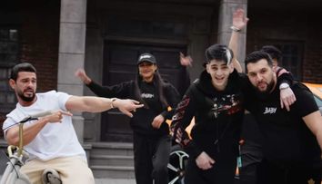 Abi Talent a lansat melodia “Diss România”. În videoclip apar Dorian Popa și Tzancă Uraganu