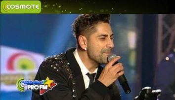 Chiar si de Revelion Connect-R canta 