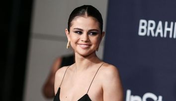 Selena Gomez a fost surprinsa la biserica. Prefera tinutele sexy, dar pentru slujbele de duminica se transforma complet