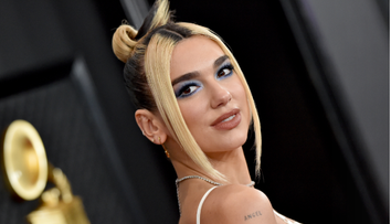 Dua Lipa a izbucnit în lacrimi dupa ce a făcut un anunț important cauzat de pandemia de coronavirus