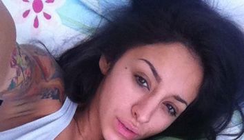 Ruby isi arata formele intr-un costum de baie aproape invizibil. Ce invitatie de nerefuzat le-a facut fanilor sai