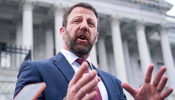 Cine este înlocuitorul lui Kristi Noem la Homeland Security. Controversatul Markwayne Mullin e un bărbat Cherokee, „fost luptător profesionist de MMA neînvins”