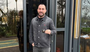 Ce a făcut Pescobar la Taverna Racilor, imediat după ce iubita lui l-a făcut tată de băiat. Filmarea a devenit virală