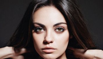 Mila Kunis, de nerecunoscut. Cum se transforma una dintre cele mai frumoase femei din lume cu ajutorul machiajului