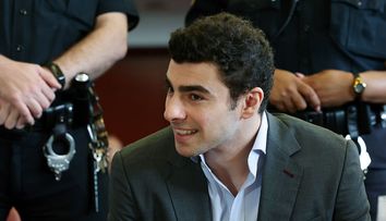 Deși e acuzat de crimă, Luigi Mangione a strâns 1,5 milioane de dolari din donații. Suspectul care a împărțit America în două a împlinit 28 de ani după gratii
